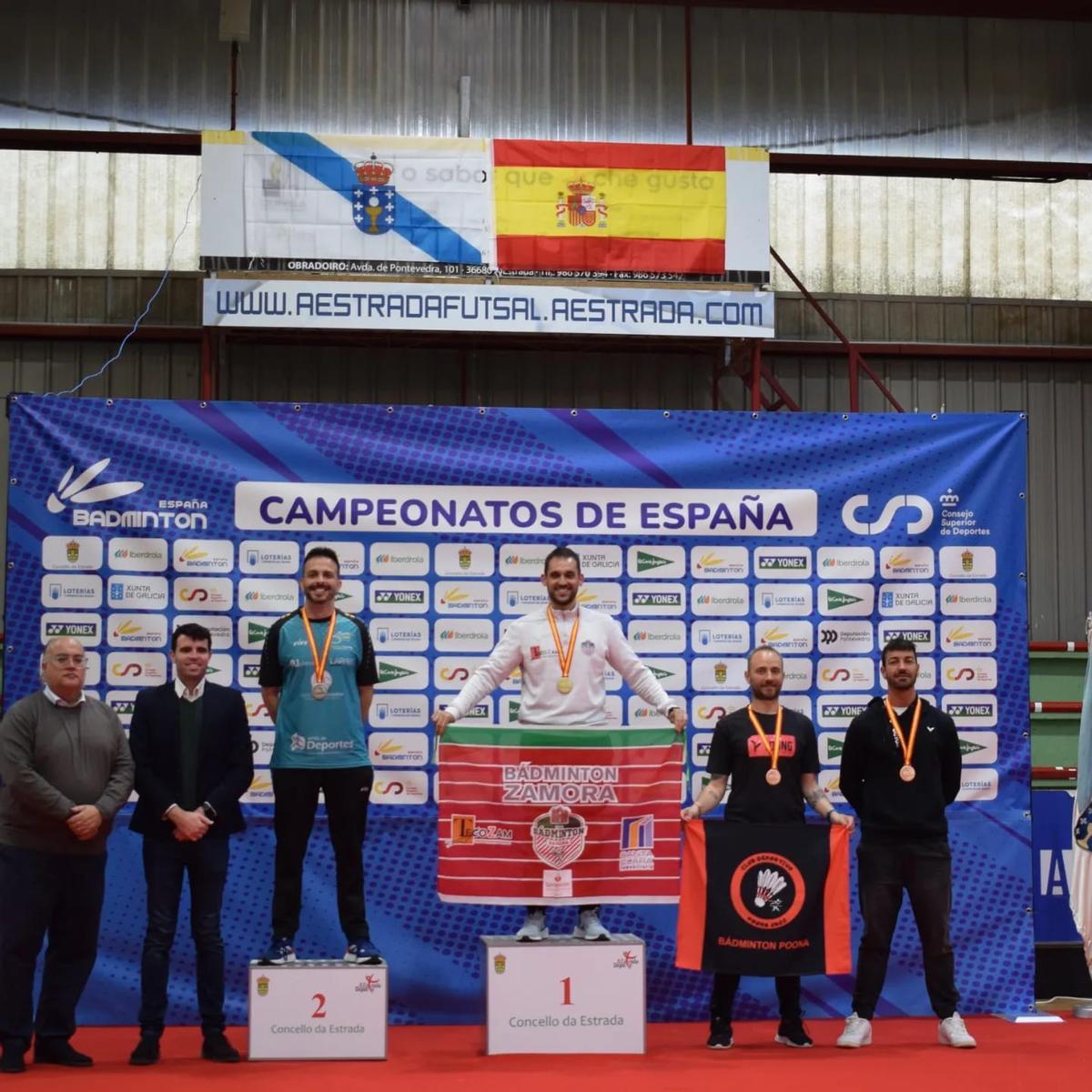Aitor Llandres, en lo alto del podio del Campeonato de España.