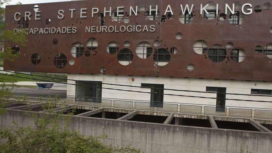 La fachada del centro, donde se puede leer el nombre de Stephen Hawking.