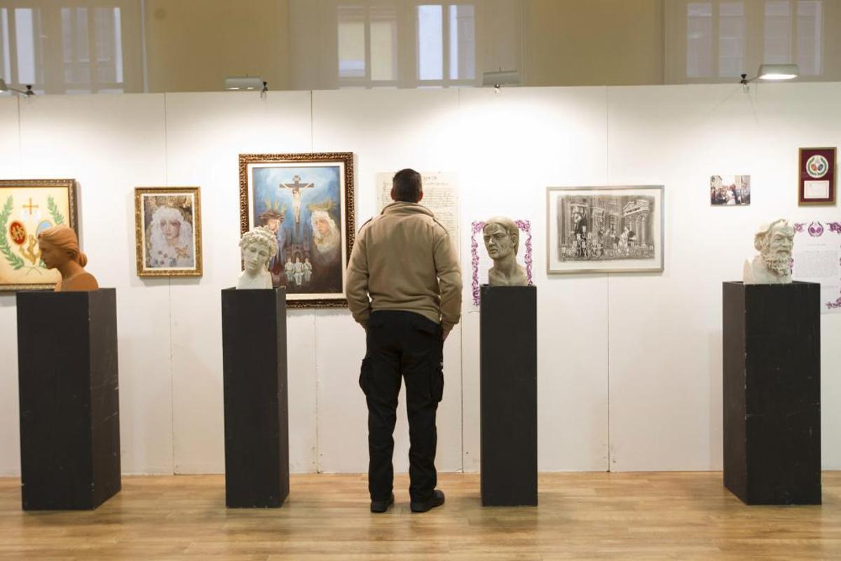 Exposición de Semana Santa en la plaza de Trascorrales