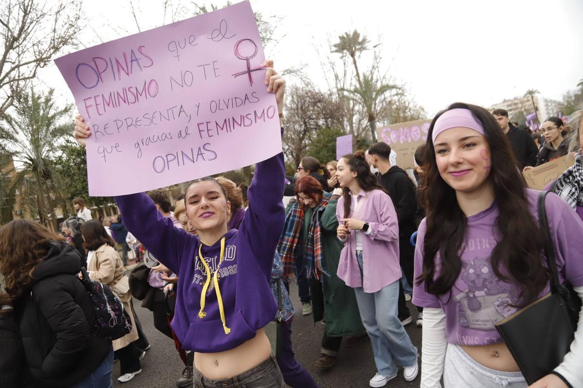 El 8M toma las calles de Córdoba pese a la amenaza de lluvia