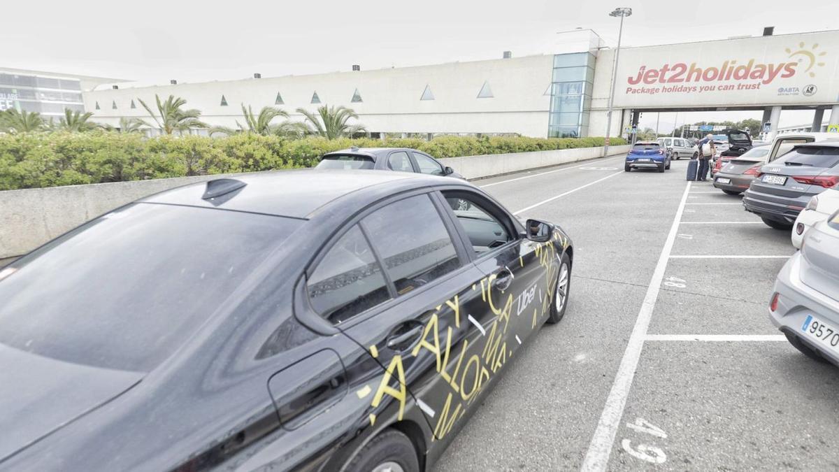 Un vehículo de Uber en el aeropuerto de Palma