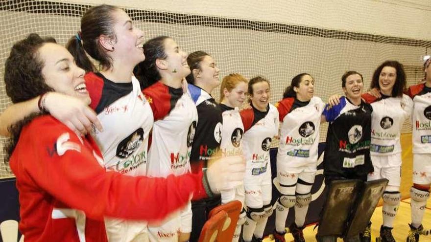 Las jugadoras del Hostelcur festejan el título de Liga.