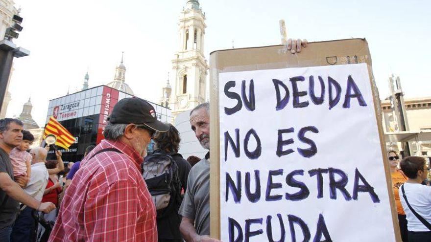 Sostener en alto el DNI si lo pide un policía fomenta el desorden grave