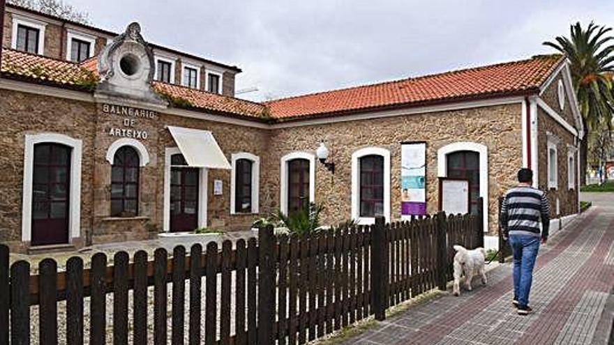 Vista de las instalaciones del balneario de Arteixo, ayer.