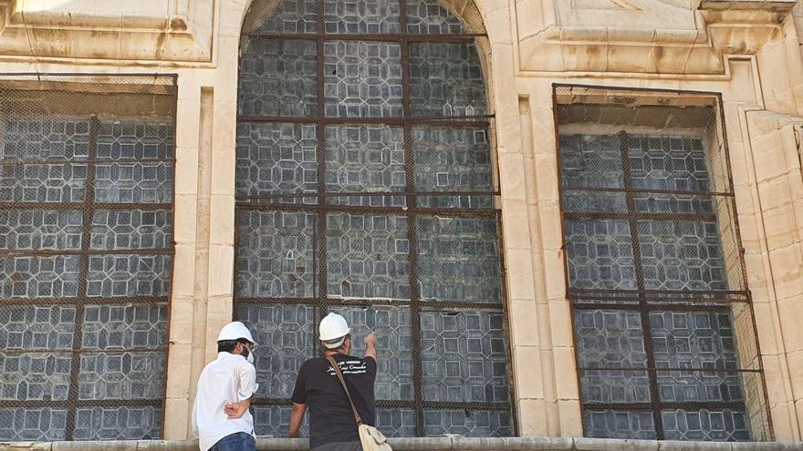 Un vidriero malagueño restaura la Catedral de Jaén