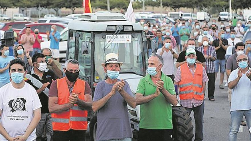 Los agricultores redoblan las protestas por plagas