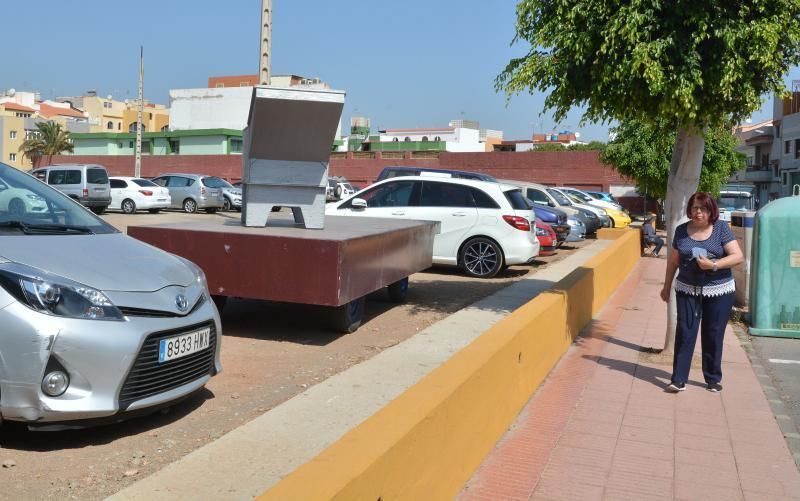 22/08/2018 TELDE. Carretas de propiedad municipal aparcadas en el aparcamiento frente al CAE de El Calero.   Fotografa: YAIZA SOCORRO.  | 22/08/2018 | Fotógrafo: Yaiza Socorro