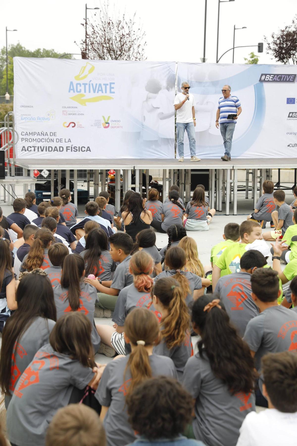 Body combat, coreografías, visitas de deportistas: así se mueven en Oviedo por los hábitos saludables más de 1.500 niños y niñas, en imágenes