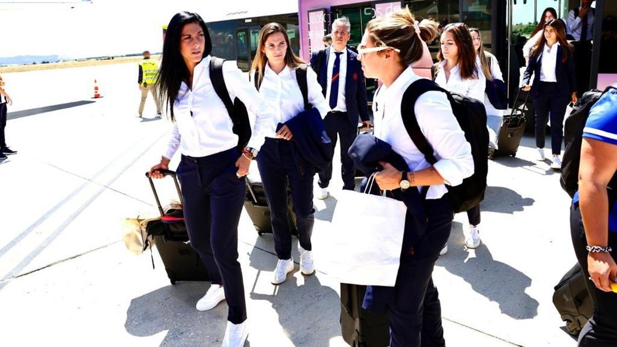 Las jugadoras de la selección española, de viaje