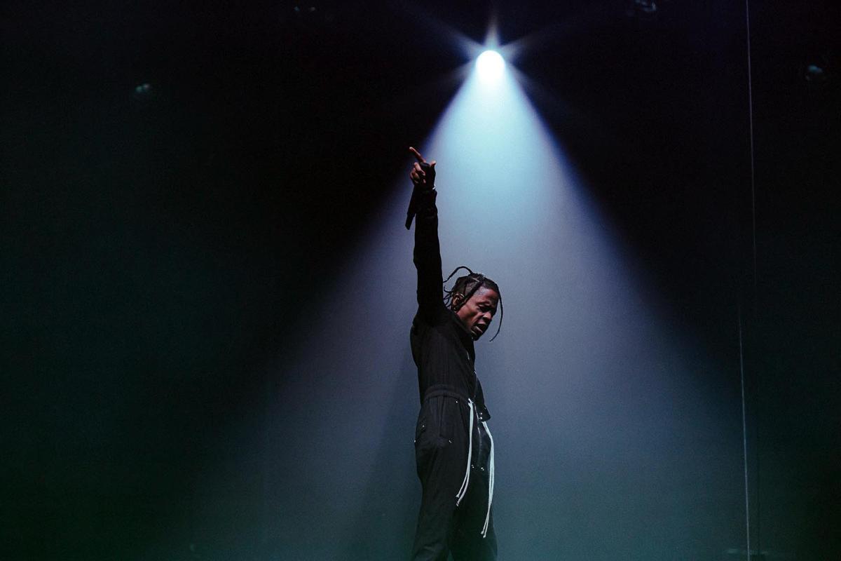 Travis Scott, detingut a París per pegar un agent de seguretat Travis Scott, detingut a París per pegar un agent de seguretat