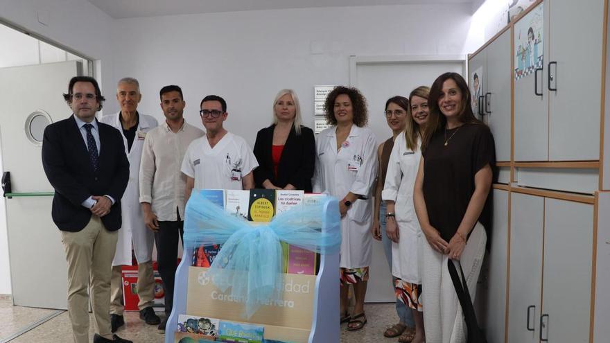 Libros que llegan hasta la habitación: una biblioteca móvil para el aula hospitalaria de Elche