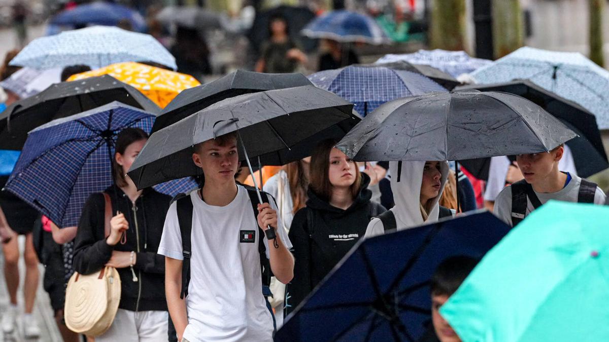 Los paraguas regresan al centro de Barcelona