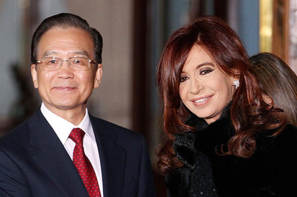La presidenta de l’Argentina, Cristina Fernández, i el primer ministre de la Xina, Wen Jiabao, durant el 40è aniversari de l’establiment de relacions diplomàtiques entre els dos països, a Buenos Aires.