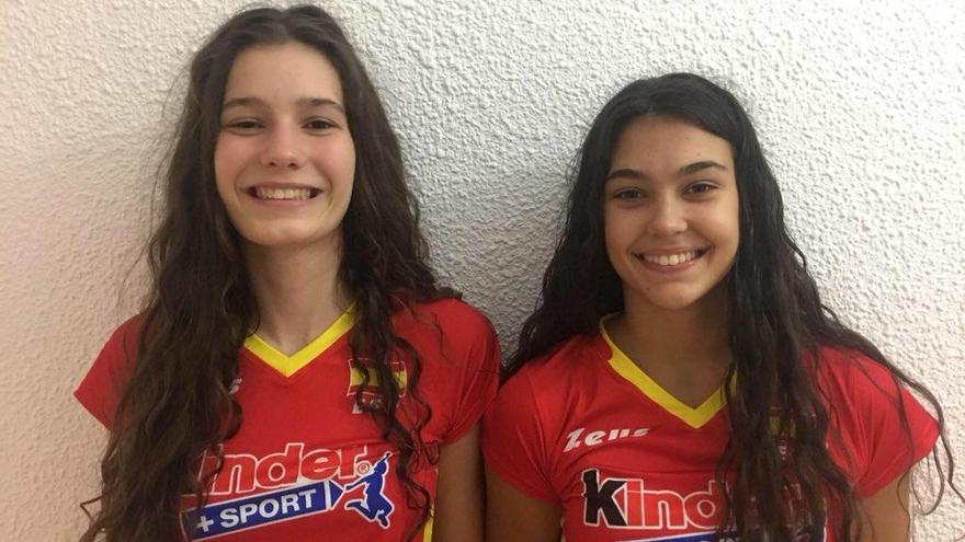 Lucía Varela y Marta Otero, con la sub 17.