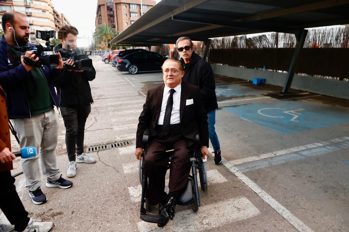 Familiares y amigos despiden a Fernando Esteso en València