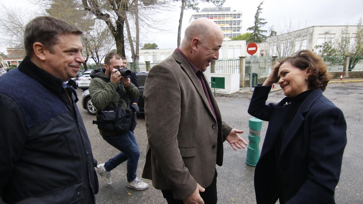 Carmen Calvo, Luis Planas y Antonio Ruiz en un comité provincial del PSOE.