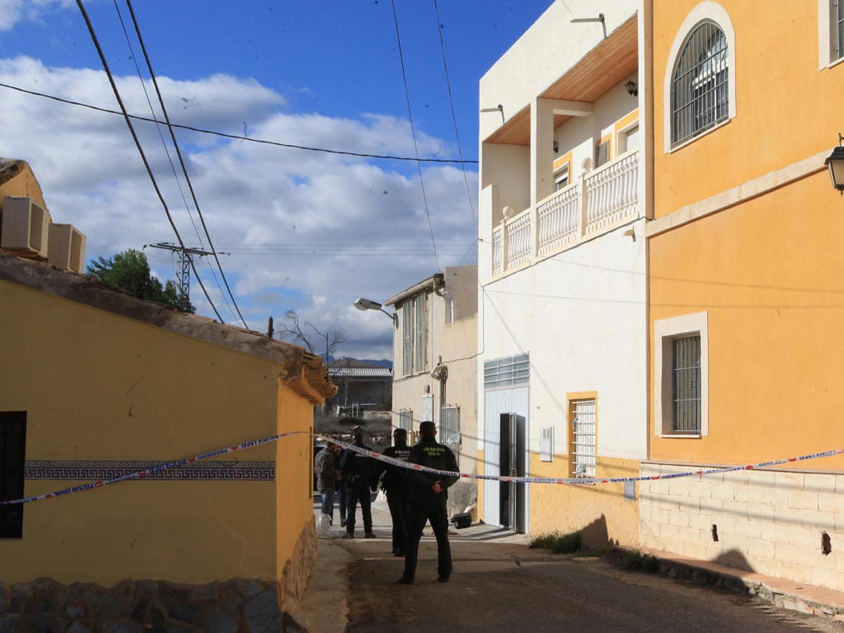 Los investigadores en la zona donde ocurrió el asesinato
