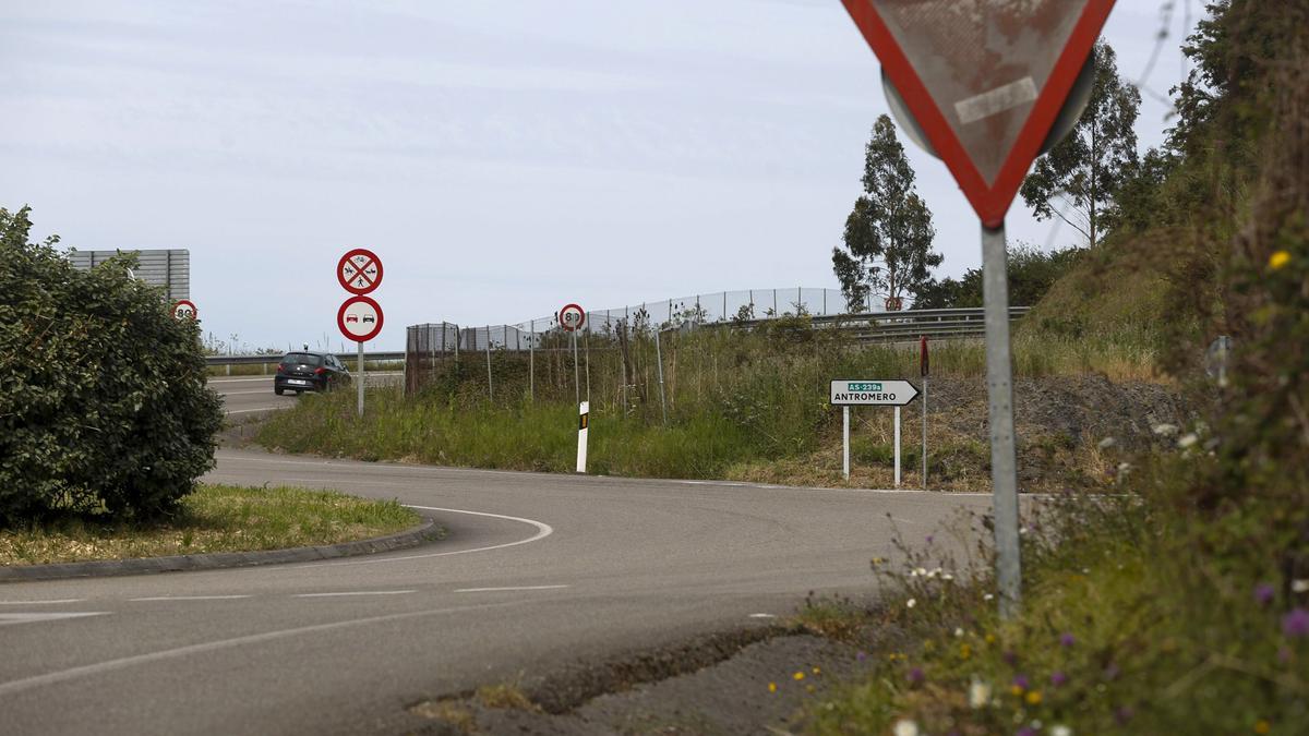 Una de las rotondas de acceso a Luanco.