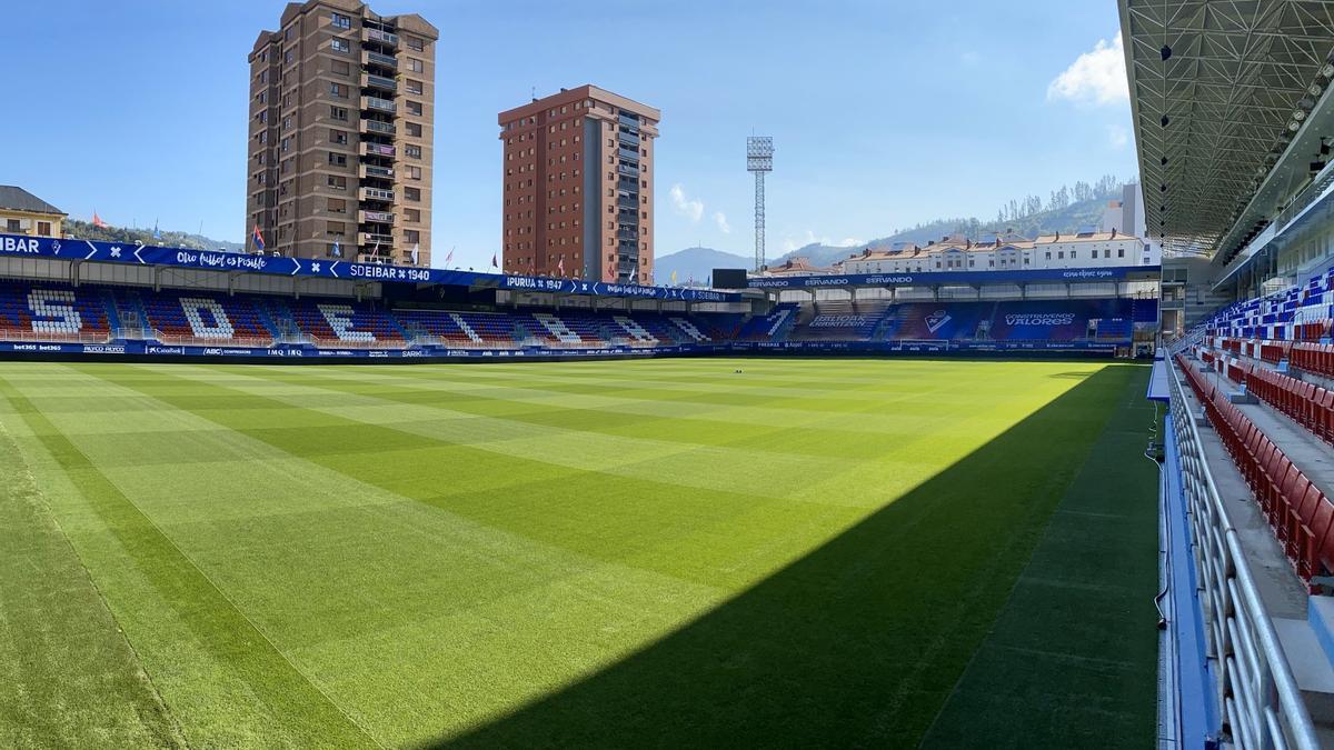 El Málaga CF visita este domingo (14.00 horas) el estadio de Ipurúa.