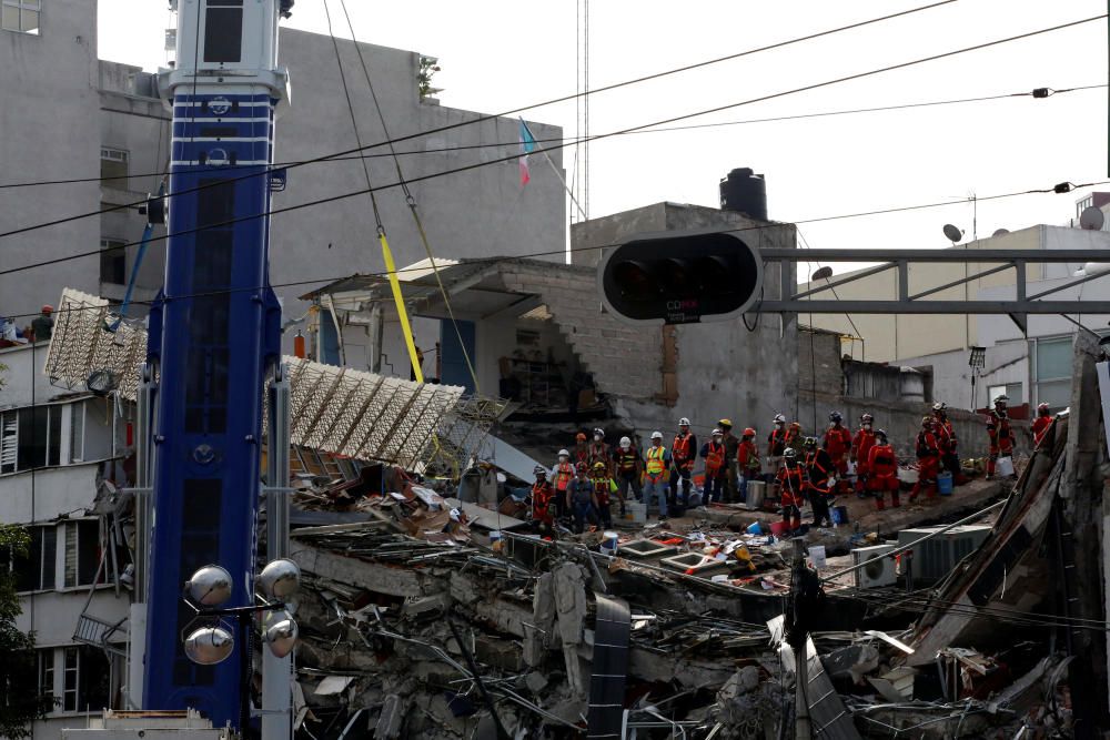 Un equipo internacinal trabaja en el rescate  del edificio de la calle Álvaro Obregón, donde se encuentra Jorge Gómez Varo.