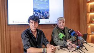 El catedrático de Geografía y profesor de la UIB Jesús M. González, junto a Javier Burón, durante la rueda de prensa