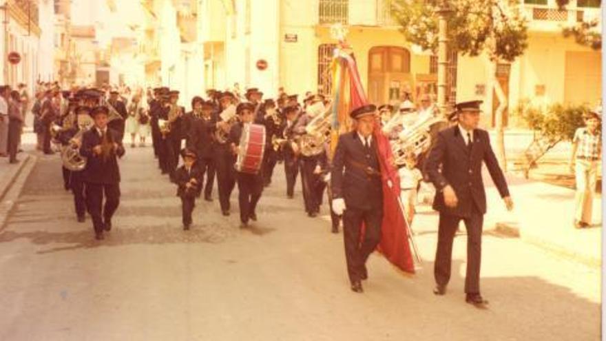 100 anys bufant tots junts en Foios |  