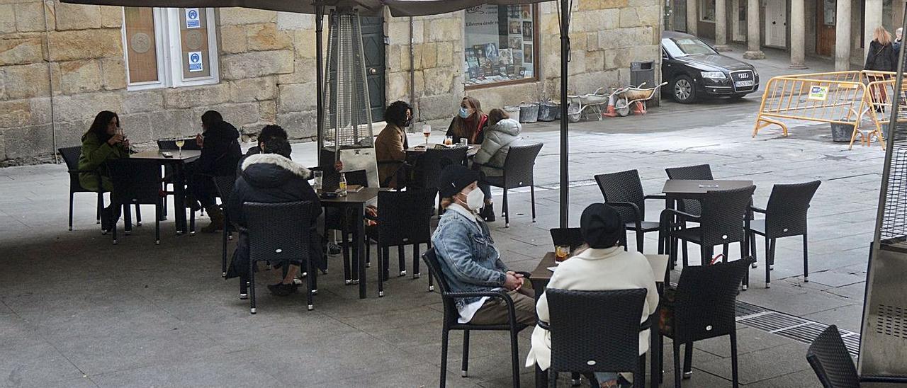 Terrazas en la Plaza de Méndez Núñez. |   // RAFA VÁZQUEZ