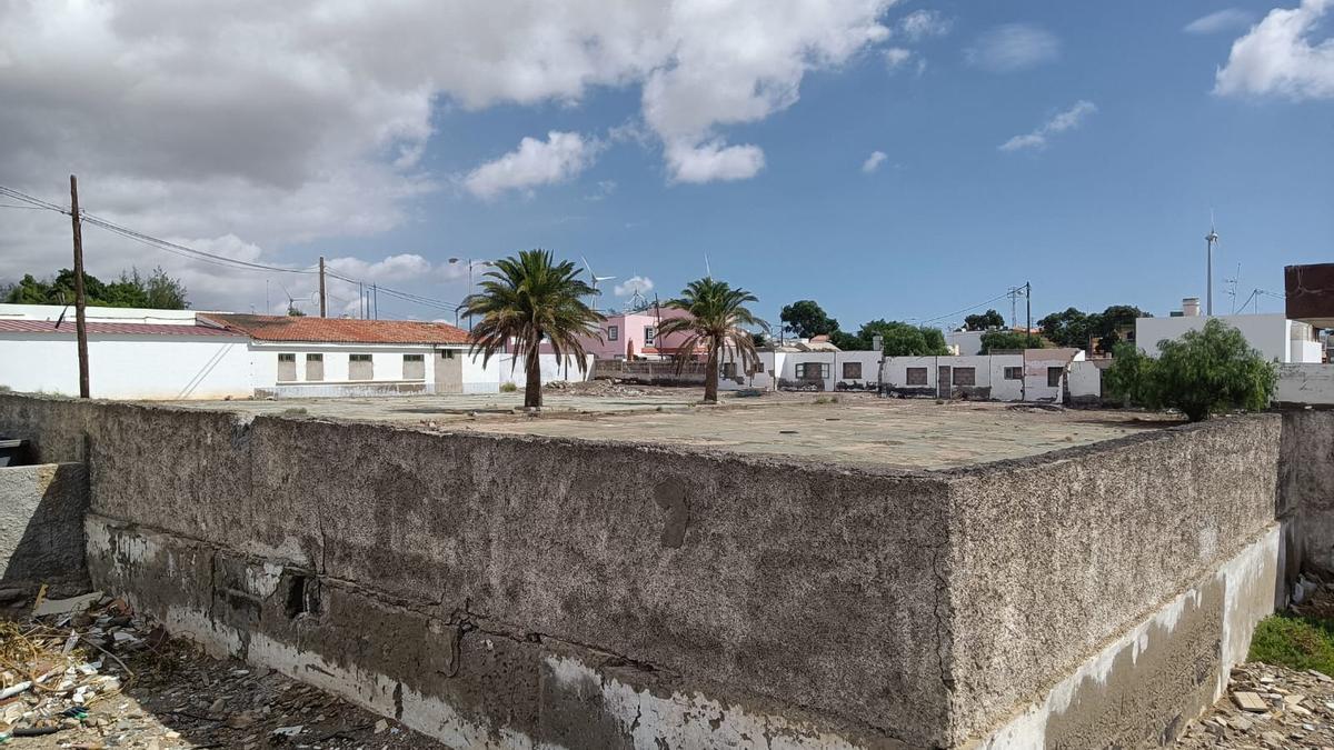 Solar donde se construirán las viviendas sociales en Juan Grande.