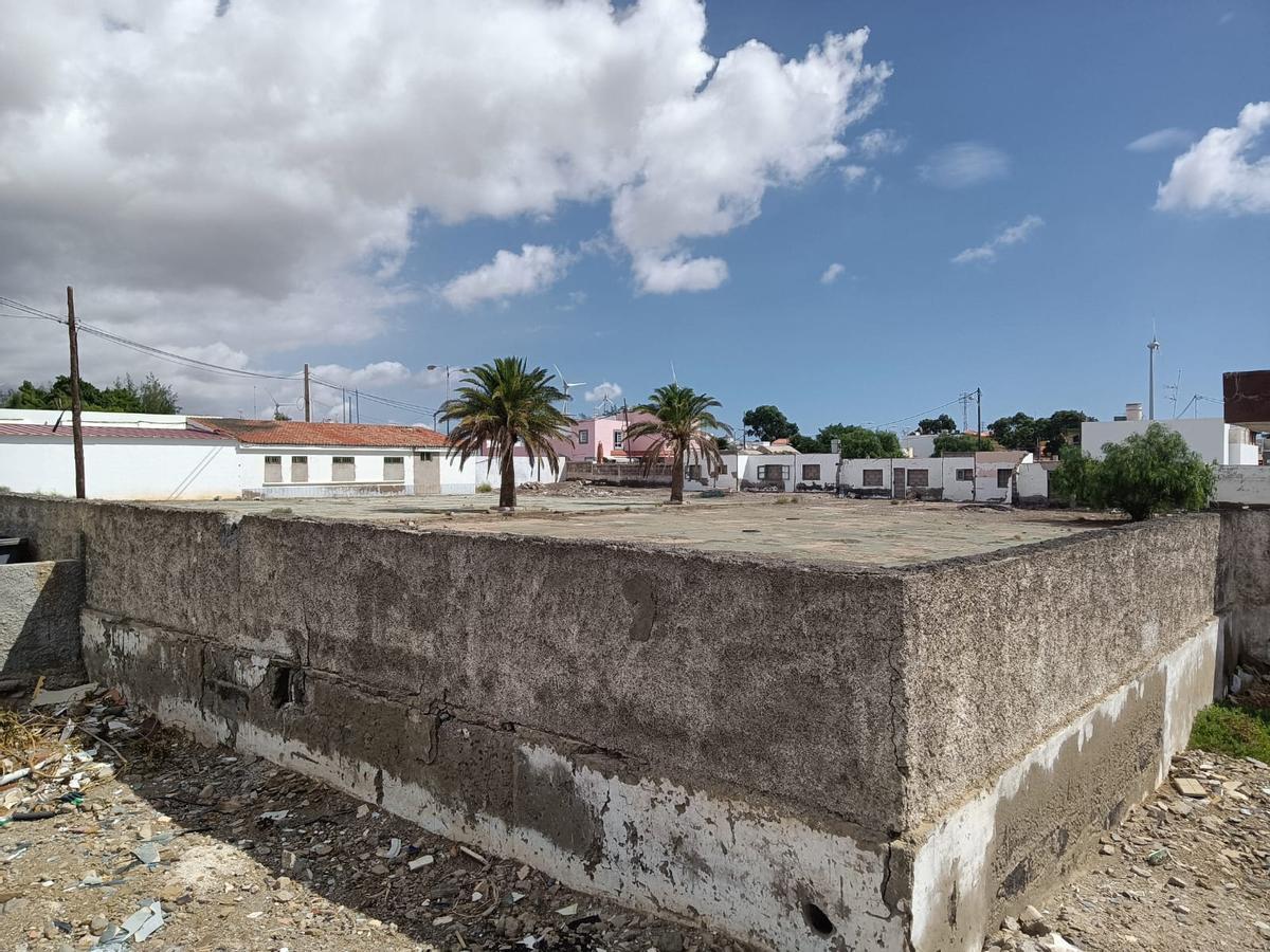 Solar donde se construirán las viviendas sociales en Juan Grande.