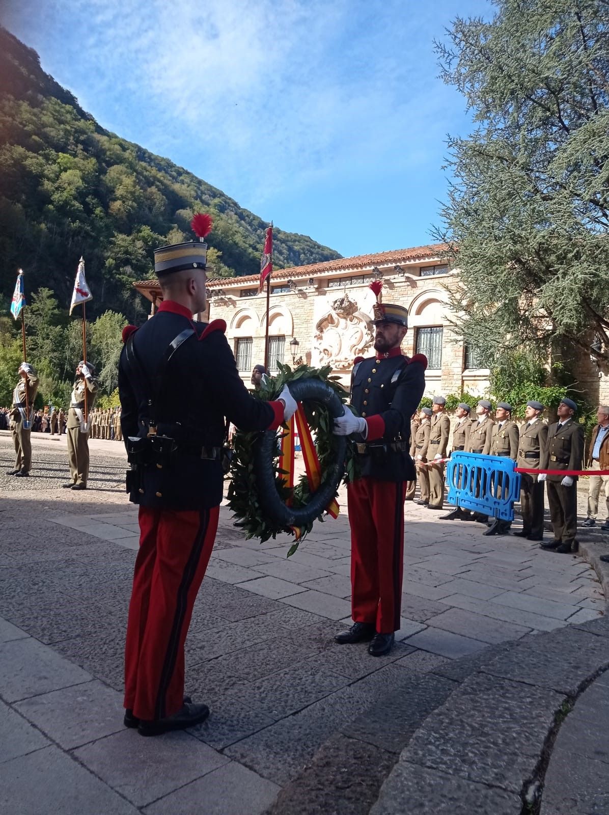 Multitudinaria jura de bandera en Covadonga, con imágenes para la historia en el real sitio