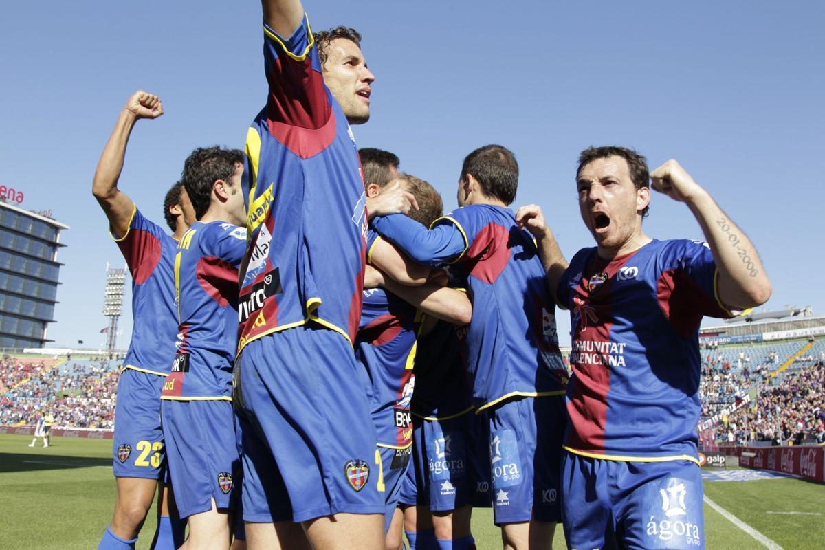 17/04/11 ABRIL 2011 FUTBOL LEVANTE UD PARTIDO VS HERCULES. Fútbol. partidos. equipos. Levante UD. Hércules