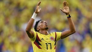 Johan Mojica celebrando la clasificación para los octavos de final del Mundial de Rusia