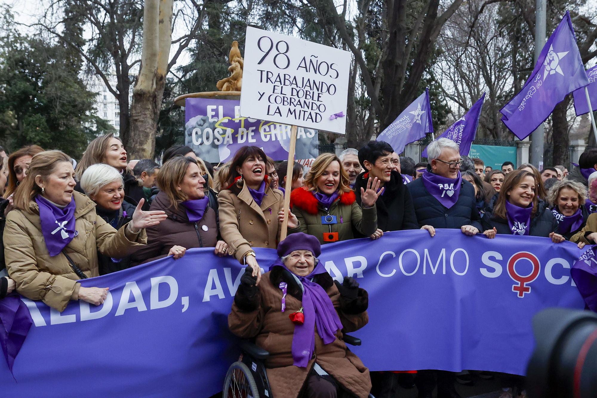 Manifestación de la Comisión 8M bajo el lema 'Patriarcado, Genocidio, Privilegios #SeAcabó'