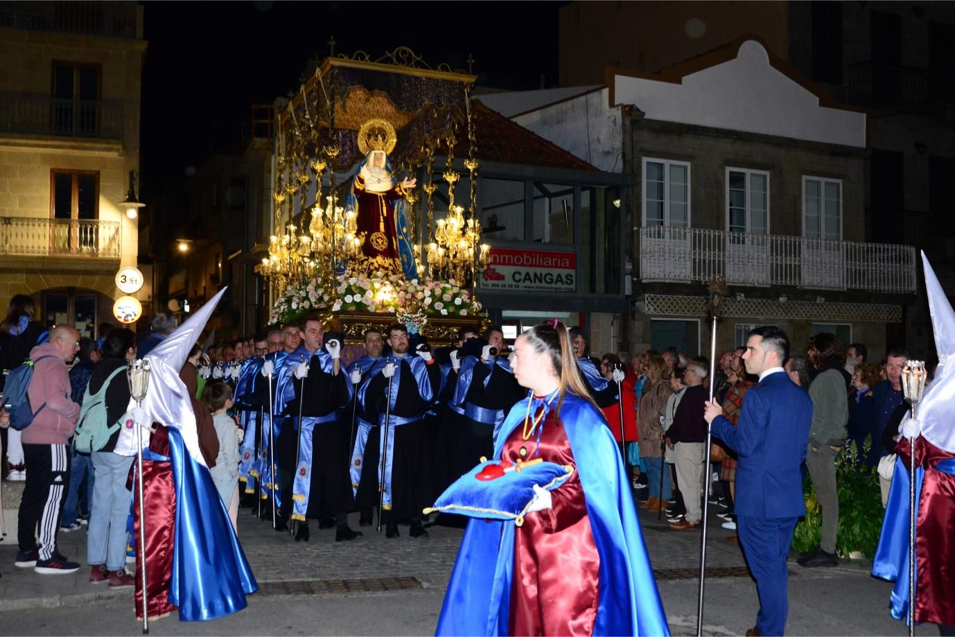 Cangas sintió el calor de la Virgen de los Dolores