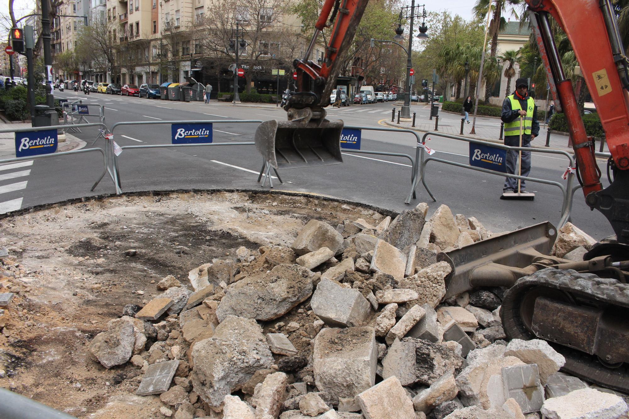 Las obras del carril bici levantan la plaza de Obispo Amigó