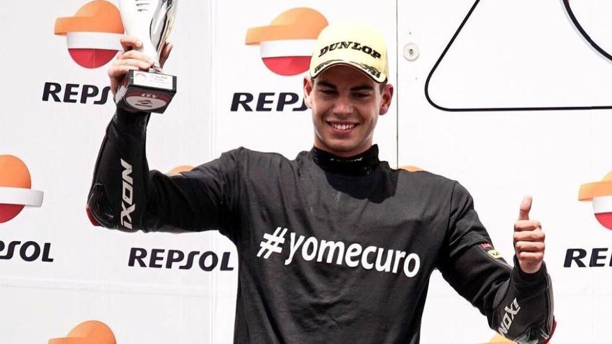 Augusto Fernández, ayer en el podio del Campeonato de Europa de Moto2 en Montmeló.