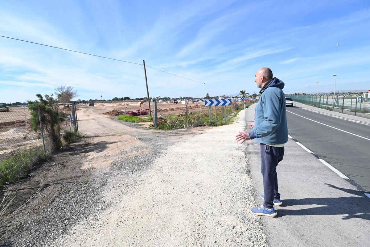 La nueva macrocampa tiene una capacidad de 5.000 vehículos junto al aeropuerto de Alicante-Elche
