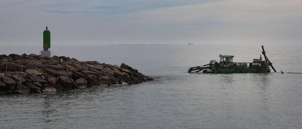 Dragando en Puerto Siles