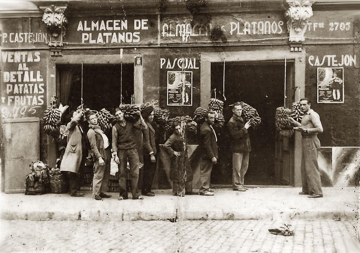 Almacén de plátanos en la plaza del Justicia