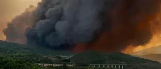 Los incendios de Valdeorras y O Courel ya son los más grandes de la historia de Galicia