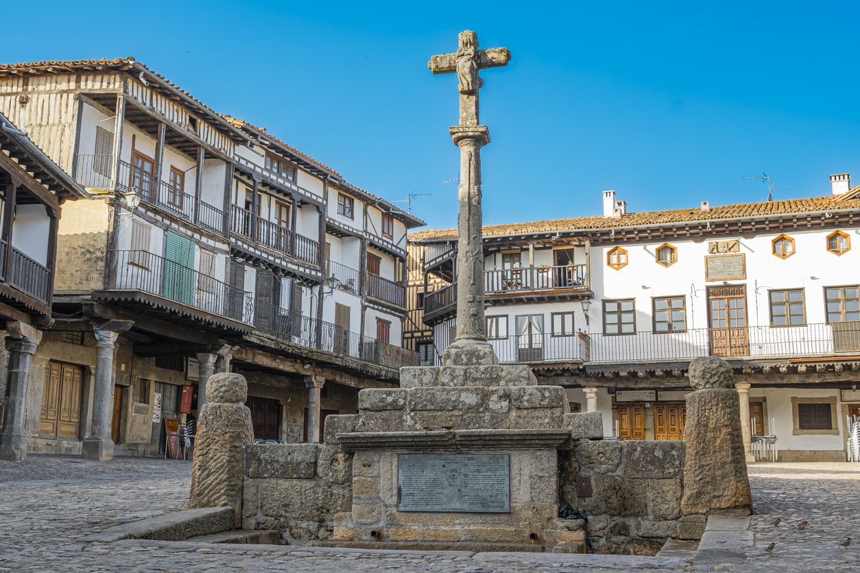 La plaza y el crucero de La Alberca