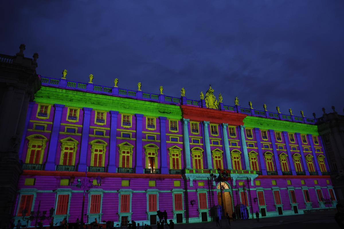 Proyección de un videomapping en la fachada de la Puerta del Príncipe del Palacio Real, hoy miércoles en Madrid.