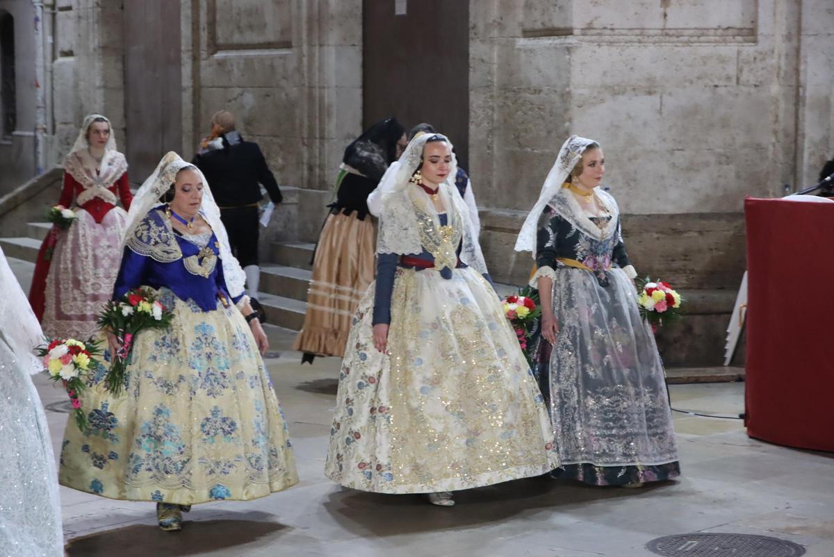 Todas las fotos de la ofrenda del 18 de marzo por la calle San Vicente hasta la 22:30 horas