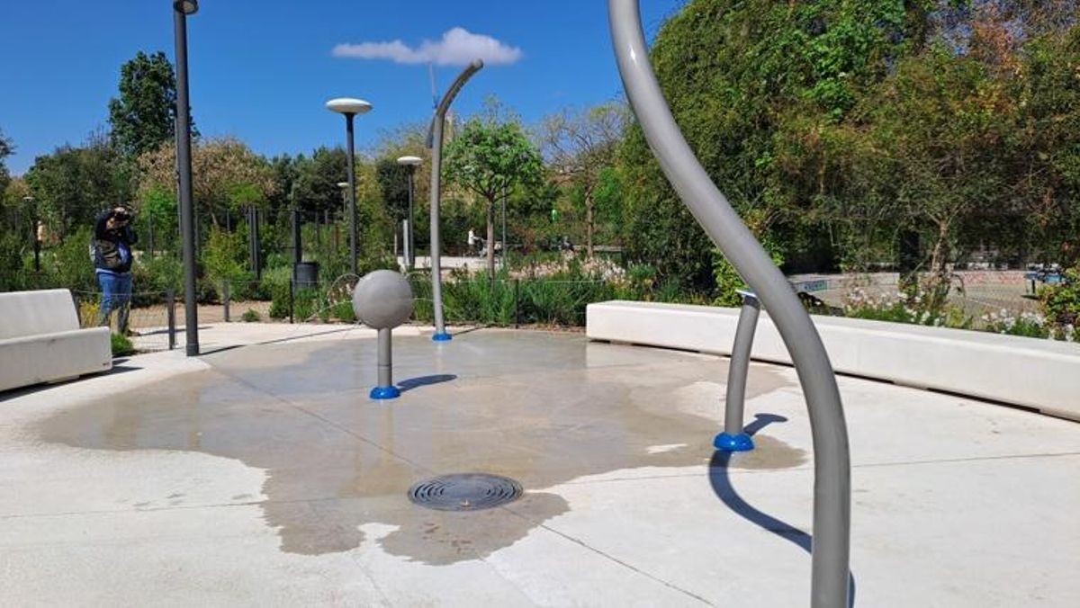 Espacio con juegos de agua en el parque de les Glòries, recientemente inaugurado