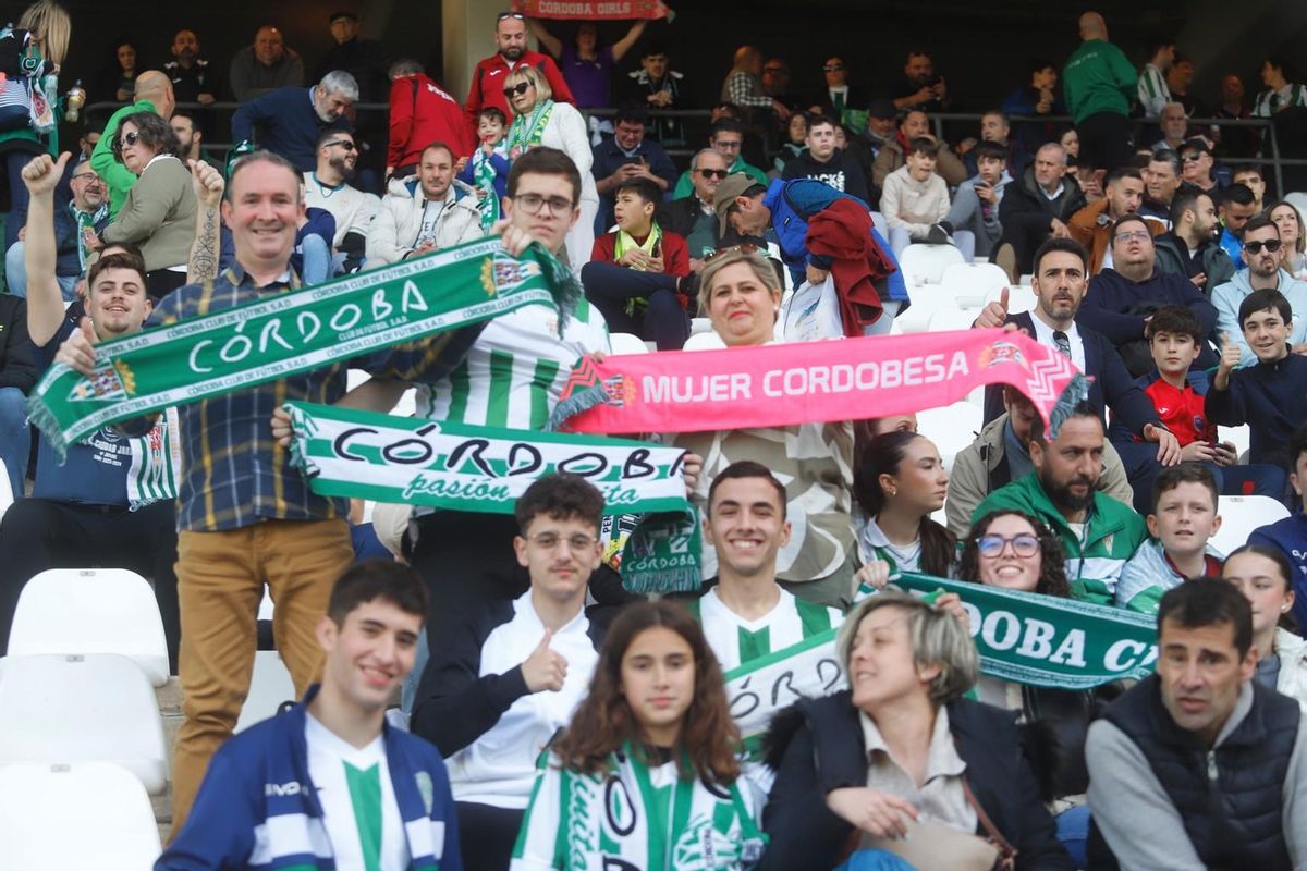 Seguidores del Córdoba CF en un partido disputado en El Arcángel.