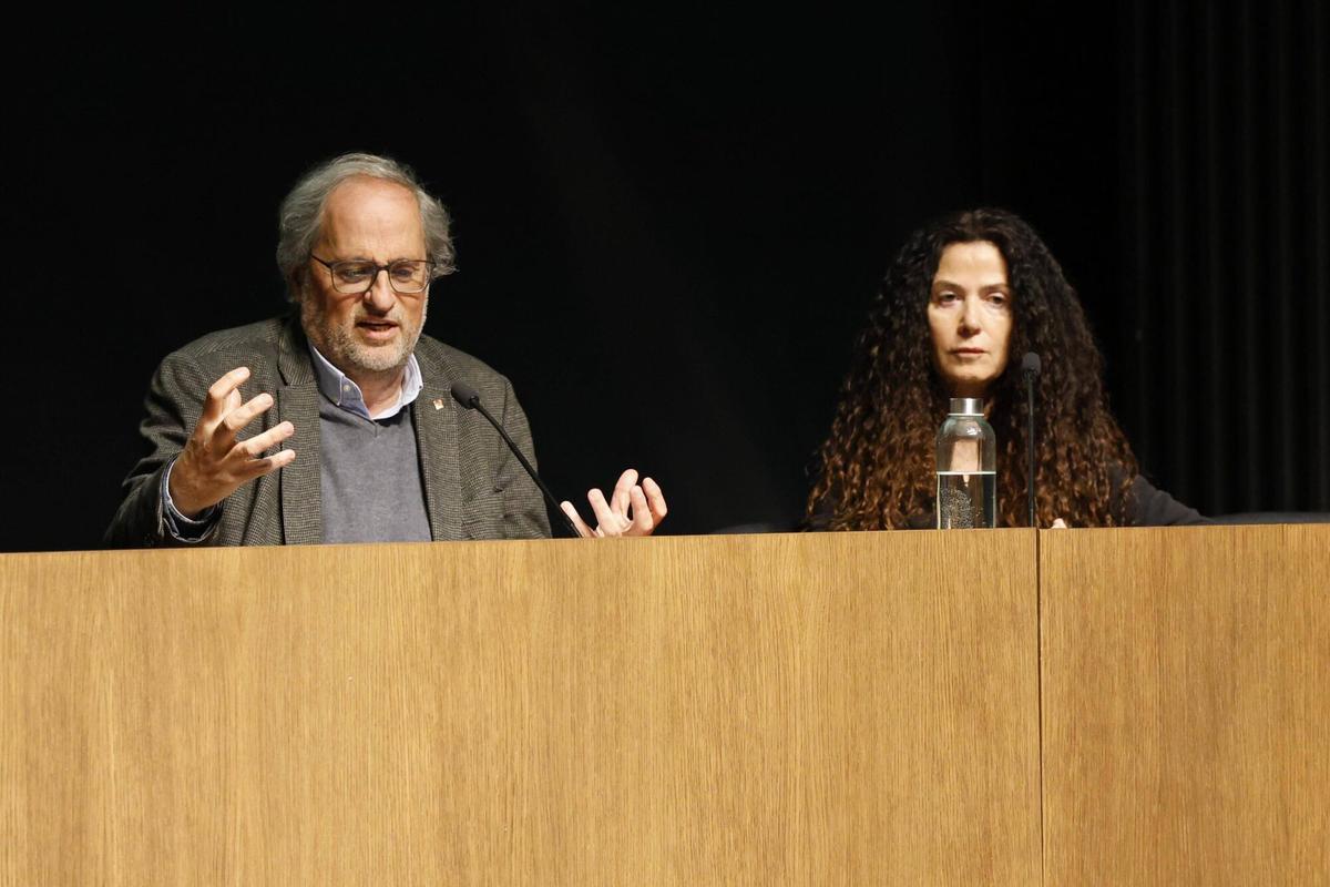 Girona. Auditori Irla. Presentacio de la novel·la "La darrera paraula" de Toni Strubell.