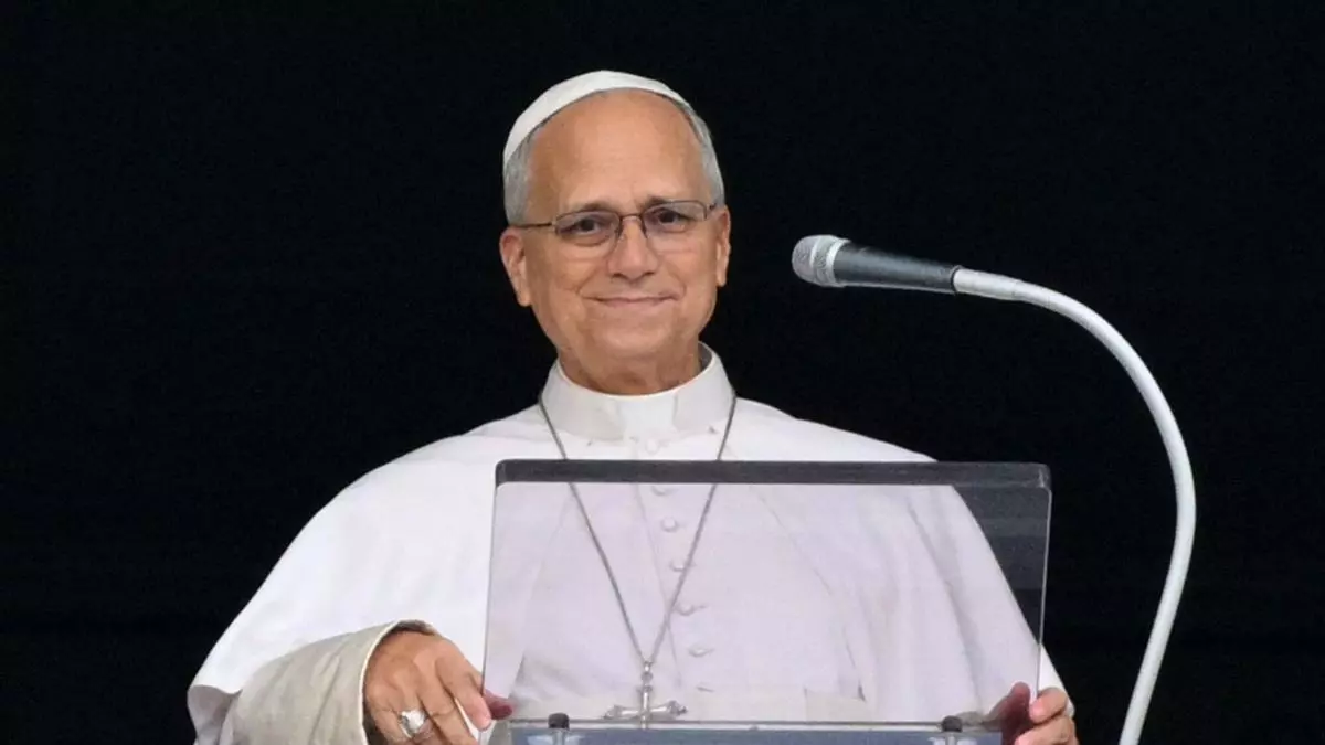 León XIV recita su primer Ángelus tras el alta hospitalaria y dice que "retomará gradualmente" su agenda