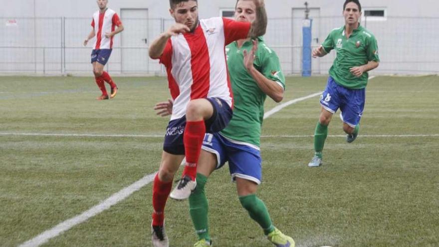 El Alondras cedió un empate ante el Órdenes en su último partido en casa. // Santos Álvarez