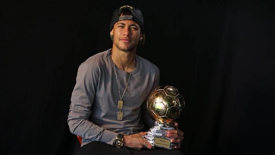 Neymar regresa alegre y Messi sigue preocupado