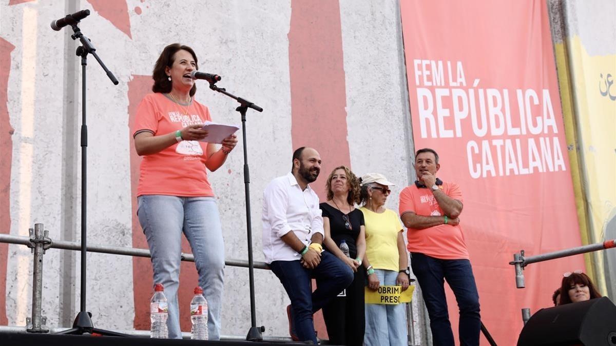 La presidenta de la ANC, Elisenda Paluzié, duranta la lectura de su discurso